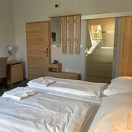Kis Szieszta Hotel 3*